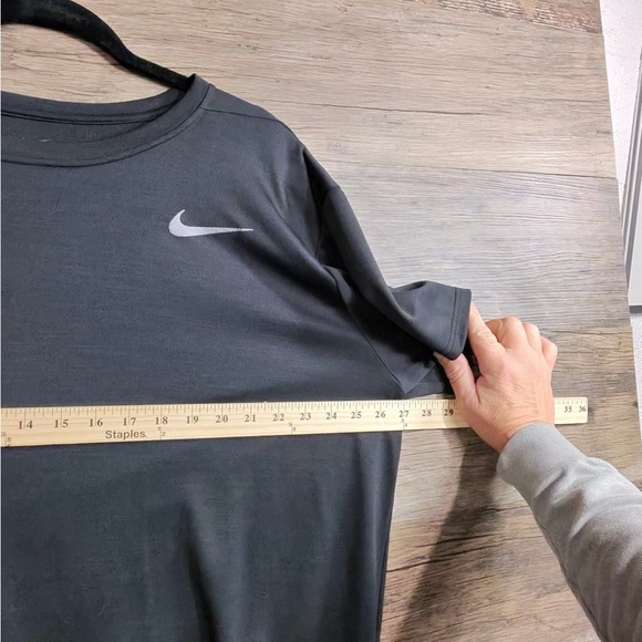 Nike Men's Black Short Sleeve Tee - Picture 3 of 9